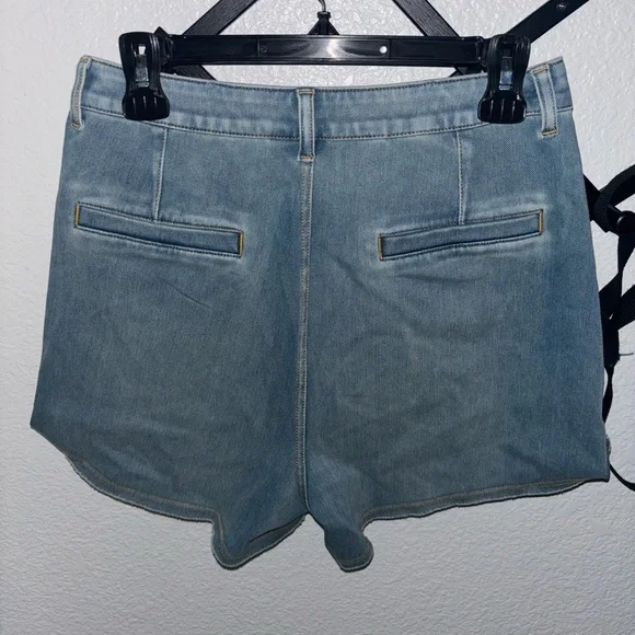 Halara Flex Mid Rise Pocket Rolled Hem Washed Denim Shorts Blue M NWT - Picture 8 of 8